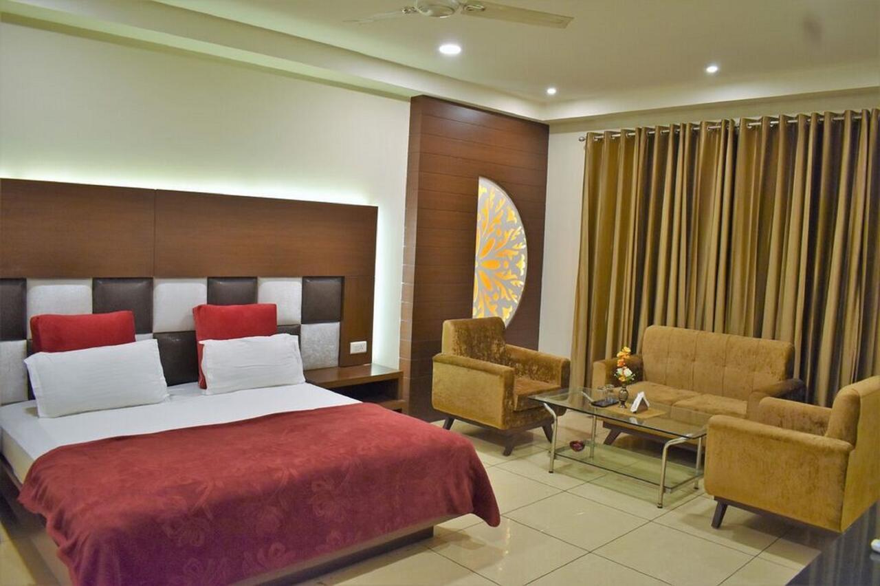 Hotel Ashish Continental Phagwāra 外观 照片