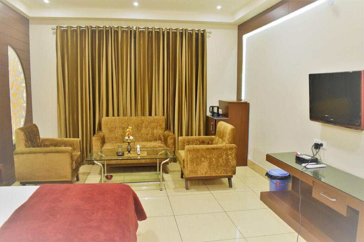 Hotel Ashish Continental Phagwāra 外观 照片