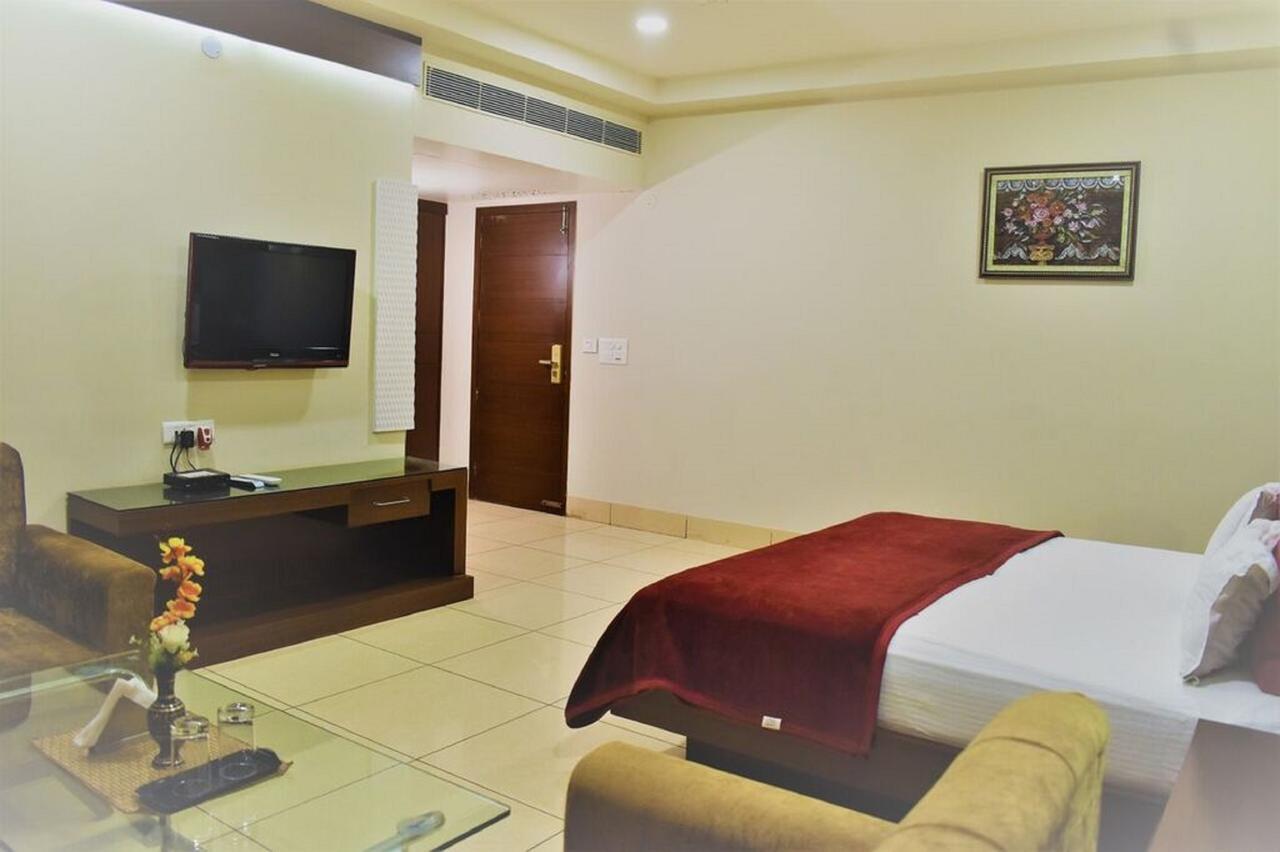 Hotel Ashish Continental Phagwāra 外观 照片